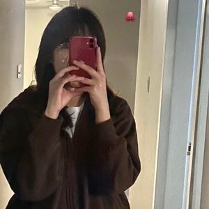 Meet your Posher, Hong buu